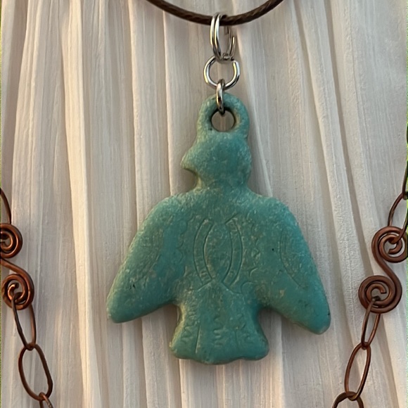 Set of  2 Necklaces-Turquoise stone and carved resin Phenix Bird - Picture 6 of 10